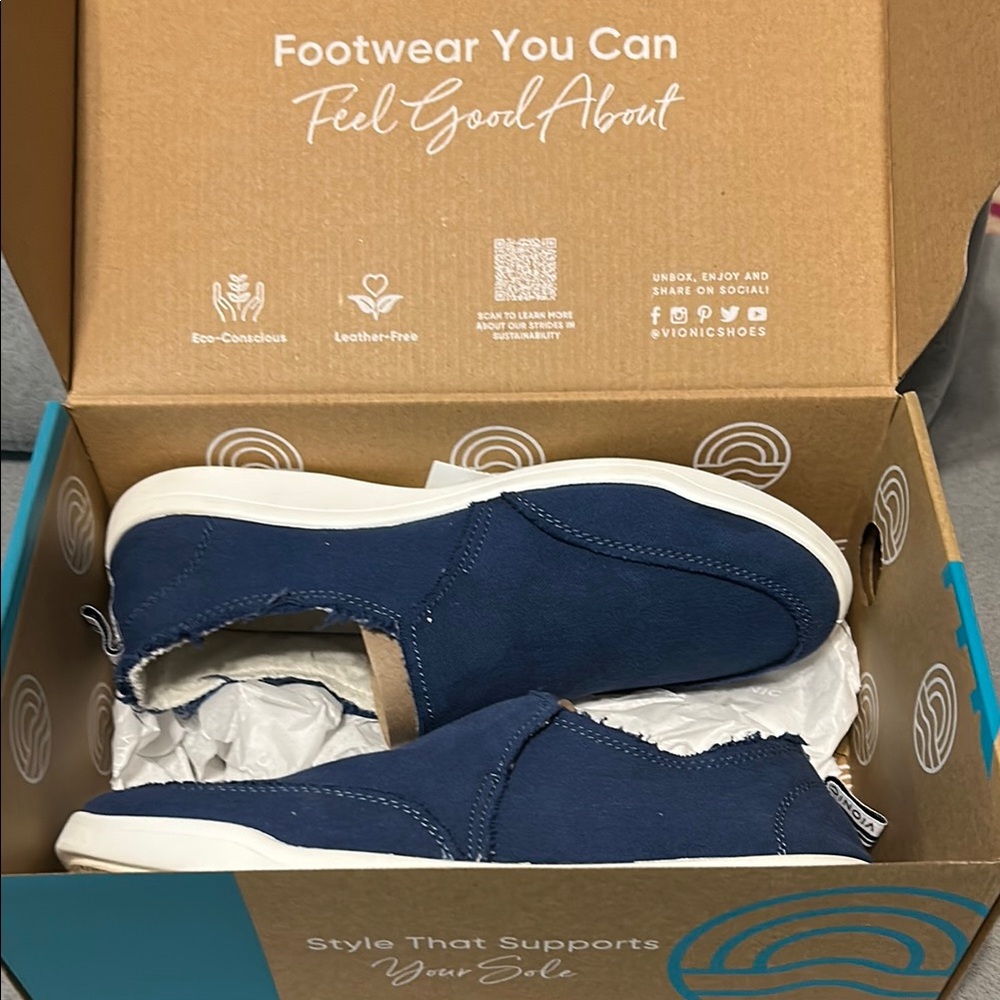 Vionic beach Malibu Navy Slip-On Shoes with White Soles 8.5